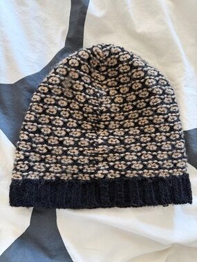 Club Monaco - Knit Winter Beanie in Black and Beige